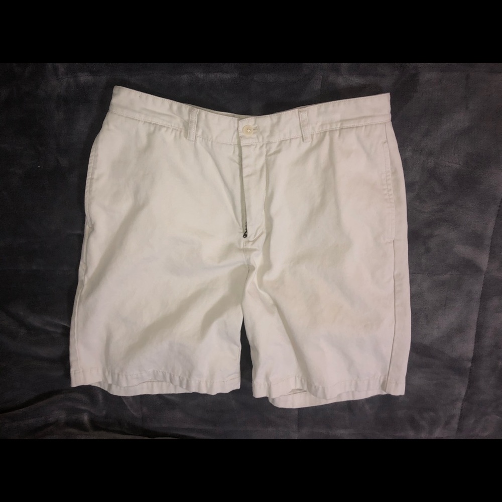 Men’s size 33 vineyard vines shorts